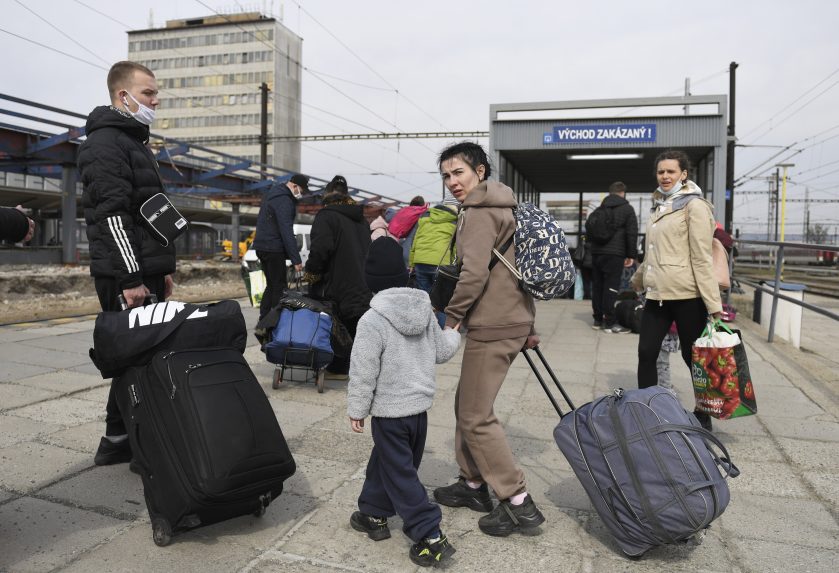 Csaknem 2 900 ukrajnai menekült érkezett szerdán Szlovákiába