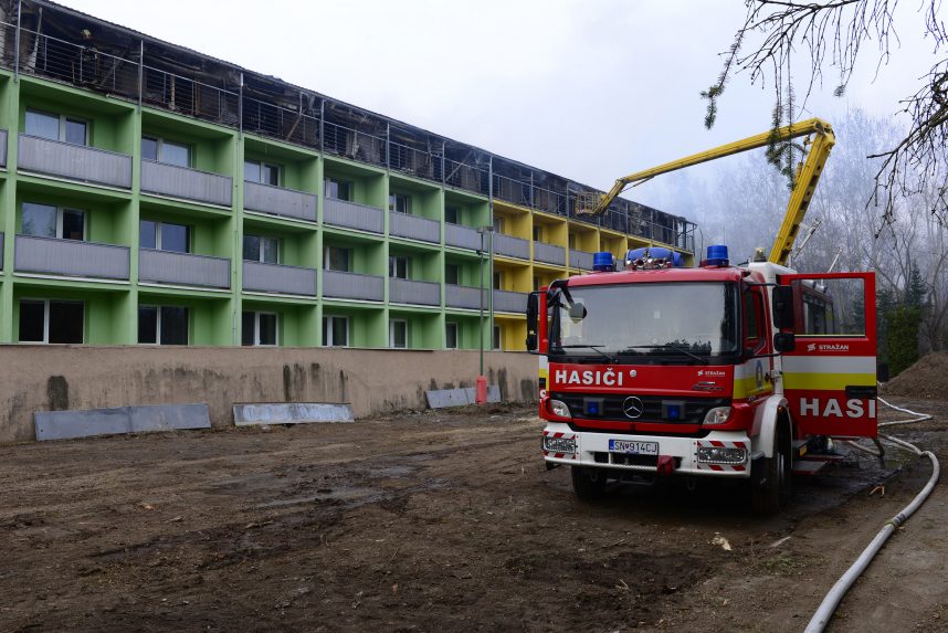 A kormányfő 200 ezer eurót adományozott a tűzvész martalékává vált iglói nyugdíjasotthon felujítására