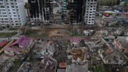 Mariupolt azonnal ki kell üríteni – üzente a lebombázott város polgármestere
