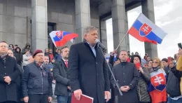 A Slavínon tüntetett a Smer