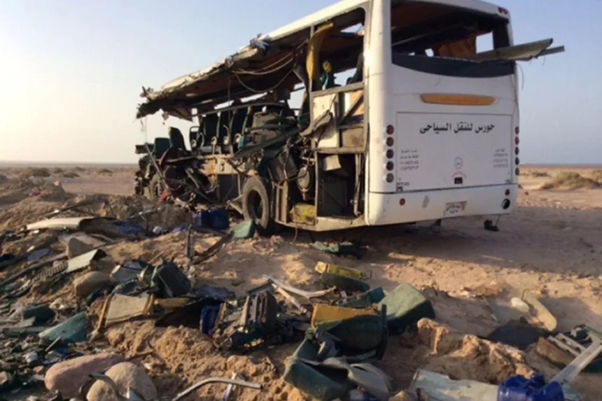 Tízen meghaltak egy európaiakat is szállító busz balesetében Egyiptomban