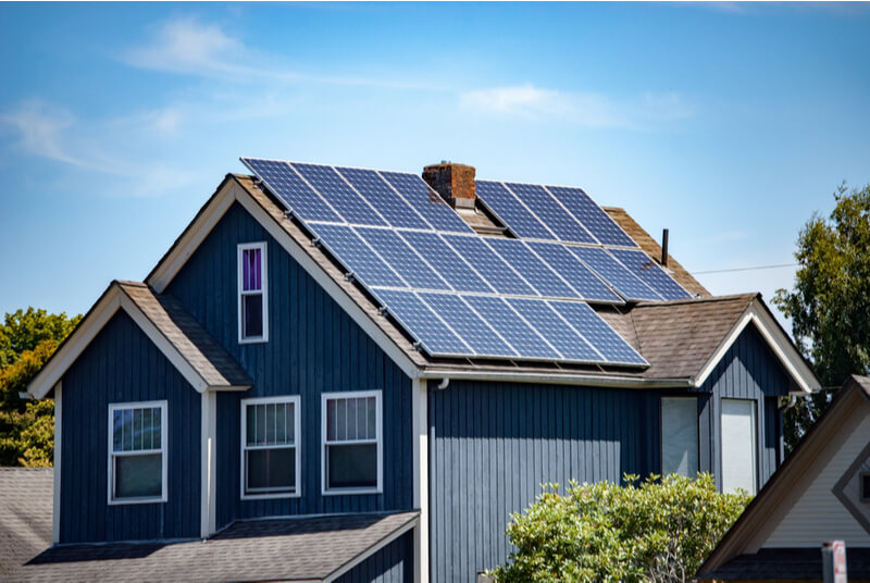 Milyen lehetőségek és buktatók rejlenek a megújuló energia házi felhasználásában?