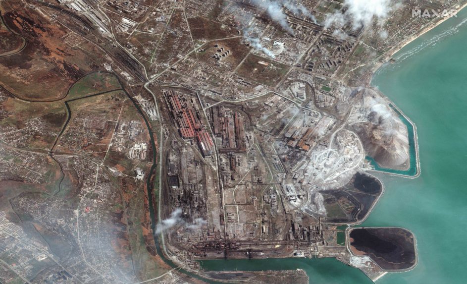 Tovább próbálják evakuálni a civileket a mariupoli acélgyárból
