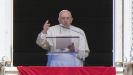 Ferenc pápa: a politikusok az emberekre hallgassanak, akik békét akarnak