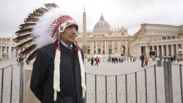 Ferenc pápa bocsánatot kért Kanada őslakosaitól