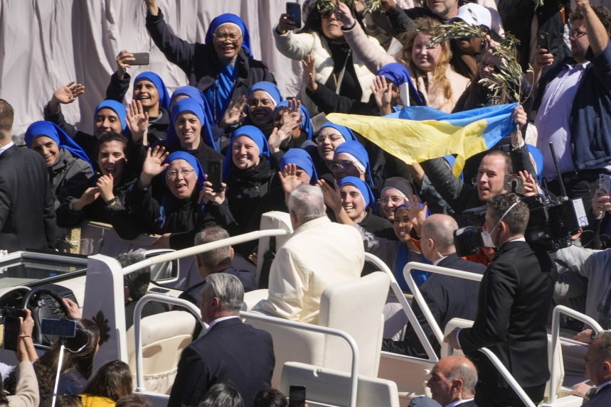 Két év után Ferenc pápa ismét a Szent Péter téren mutatta be a virágvasárnapi szentmisét