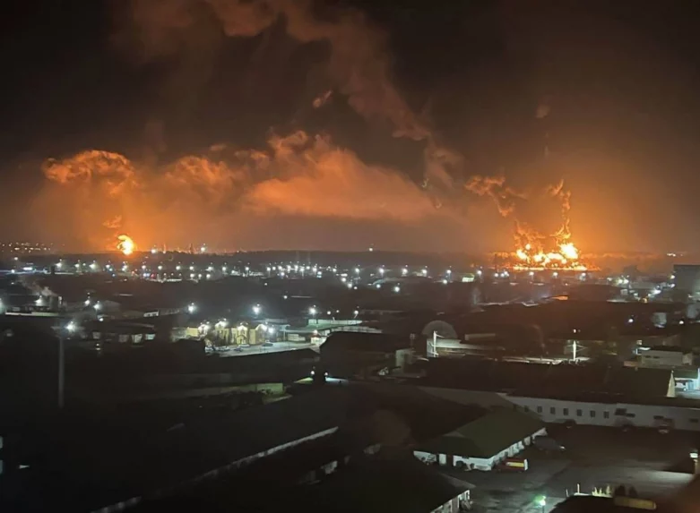 Olajtároló lángol az oroszországi Brjanszkban