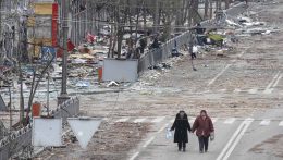 Az oroszok éheztetik a Mariupolban rekedt civileket