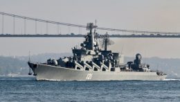 Az oroszok szerint nem süllyedt el a hadihajójuk