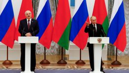 Orosz fegyvereket szállítanak Belaruszba