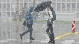 Az eső és a hó miatt több figyelmeztetést adtak ki az országban