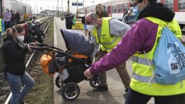 Folyamatosan érkeznek a menekültek a szlovák-ukrán határra