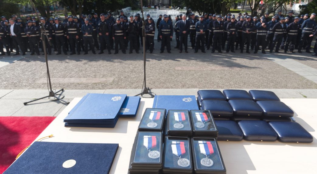Kassa városa tegnap kitüntette a városi rendőrség 24 tagját