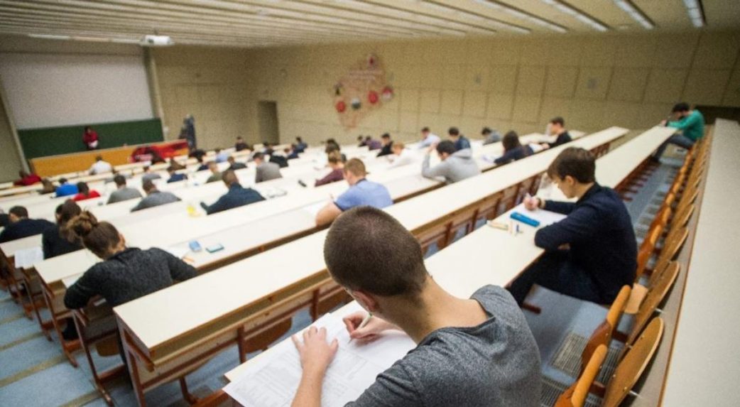 Összeomlás fenyegeti a szlovákiai felsőoktatást