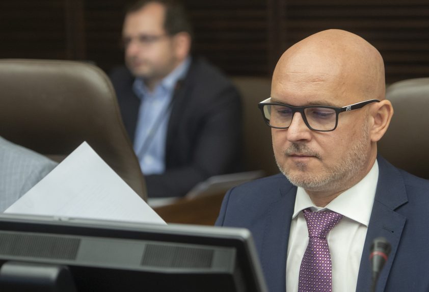 Branislav Gröhling oktatási miniszter megvétózta az iskolai dolgozók fizetésemelését
