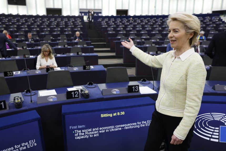 Nagyon súlyosnak tartja az EP-ben felmerült korrupciós vádakat Ursula von der Leyen