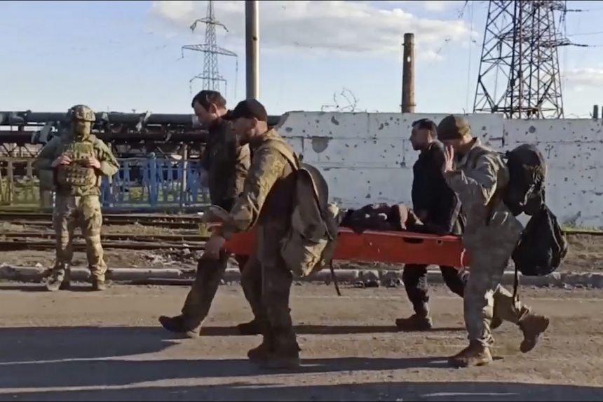 Orosz védelmi minisztérium: 265 ukrán harcos adta meg magát az Azovsztal acélgyárban
