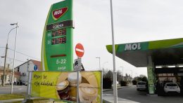 Péntektől változtak a benzinárstop szabályai, vége a magyarországi benzinturizmusnak