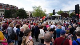 2500-an vettek részt tegnap a nyitrai Svätopluk téren a Smer szervezésében tartott május 1-i ünnepségen