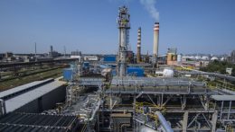 Különadót kell fizetnie a Slovnaft olajfinomítónak az orosz kőolaj feldolgozásából származó nyereségéből