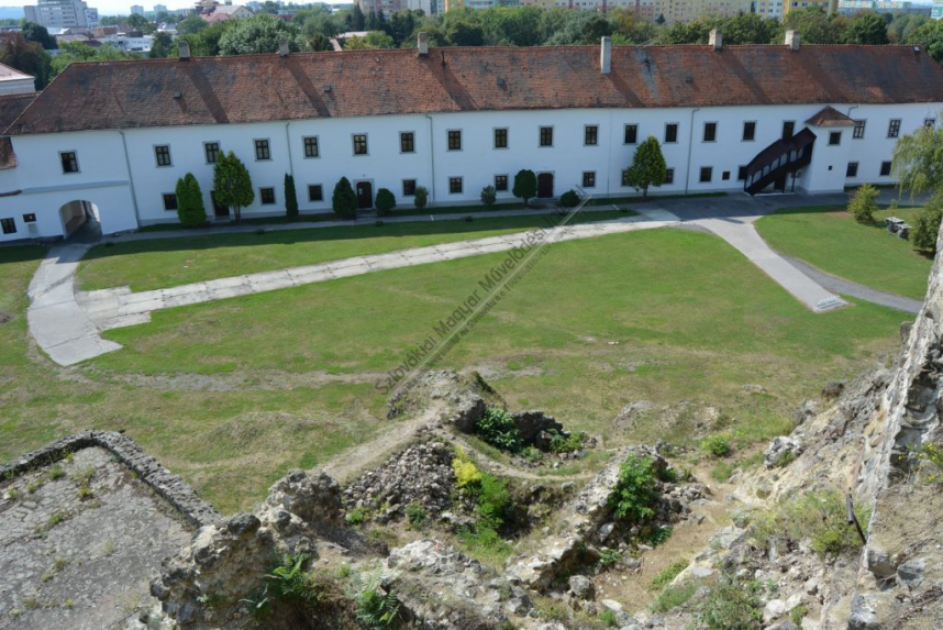 A lévai vár területén található Dobó-kastély felújítását készíti elő a város.