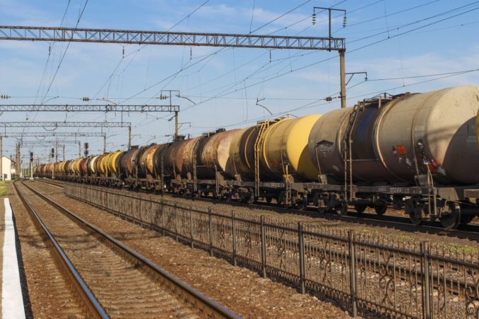 Ukrajna 25 ezer tonna benzint kap a lengyelektől