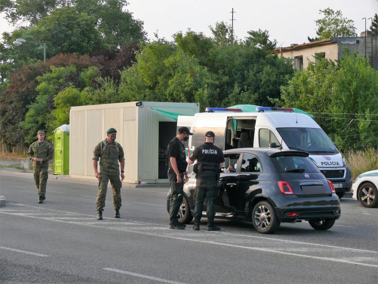 Szükség lehet az EU-n belüli határellenőrzésre az osztrák belügyminiszter szerint