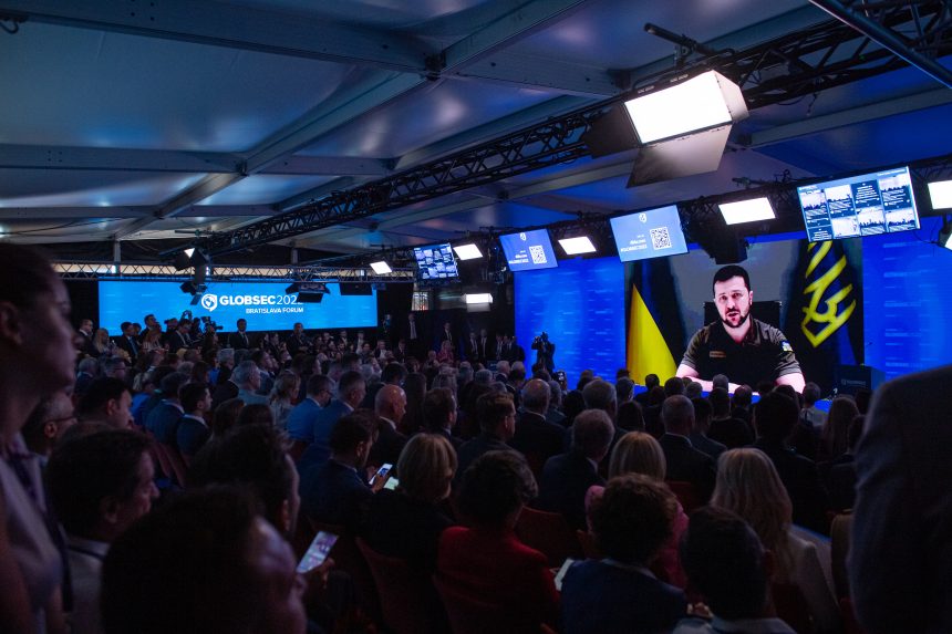 Az ukrán elnök felszólalt Globsec konferencián