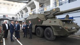 Felpörgőben a katonai járművek javítása Szepsiben