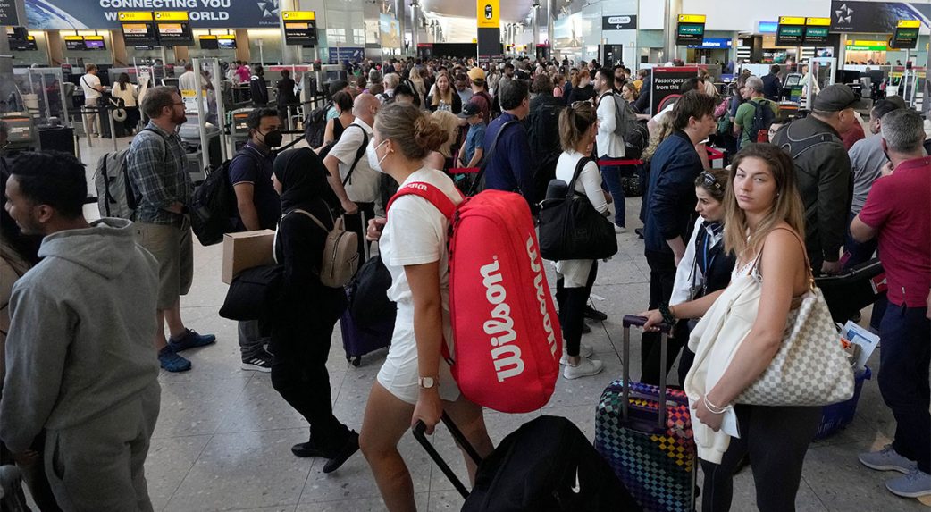 Káosz várja a külföldre utazókat a reptereken