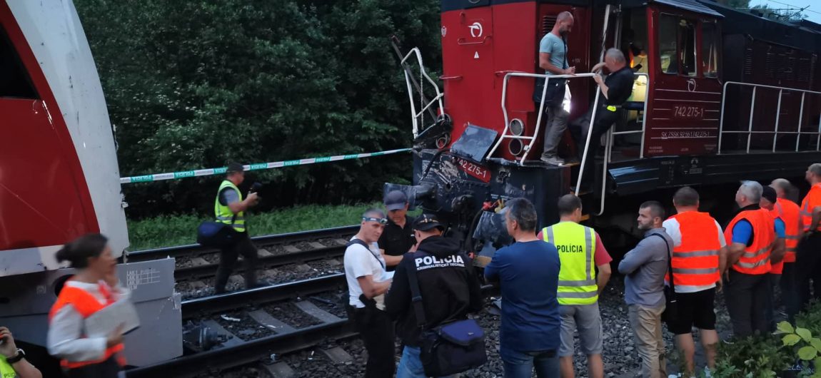 Súlyos vonatbaleset történt péntek este Zsolna megyében