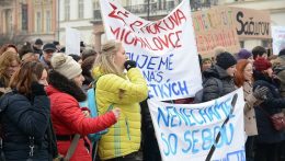 Utcára vonulnak az iskolaügyi szakszervezetek képviselői Pozsonyban