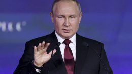 Putyin beszédet mondott a Szentpétervári Nemzetközi Fórumon