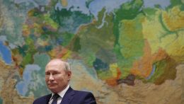 Putyin: Oroszország nem fog évtizedeket visszacsúszni