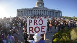 Eltörölték az abortusz alkotmányos védelmét az Egyesült Államokban