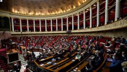 Franciaországban alkotmányba foglalnák az abortusz tiszteletben tartását