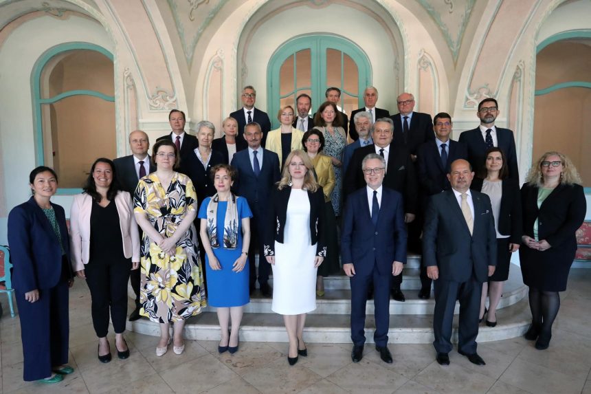 Az államfő az uniós országok pozsonyi nagyköveteivel tartott megbeszélést