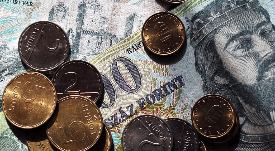 Ismét történelmi mélyponton a forint