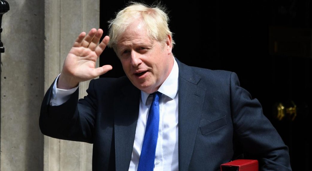 Boris Johnson hivatalosan is bejelentette lemondását