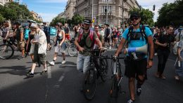Folytatódnak a katatörvény elleni tiltakozás Budapesten