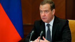 Medvegyev felfüggesztené a diplomáciai kapcsolatokat az Európai Unióval