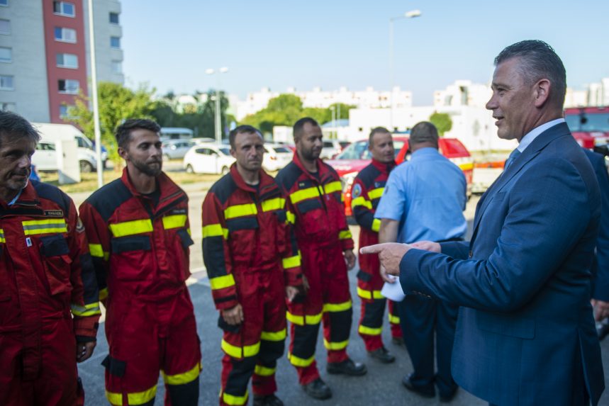 Egyszeri juttatást kapnak a rendőrök, a tűzoltók és a hegyimentők