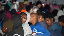 Az Egyesült Királyság Ruandába szállítaná az illegális bevándorlókat