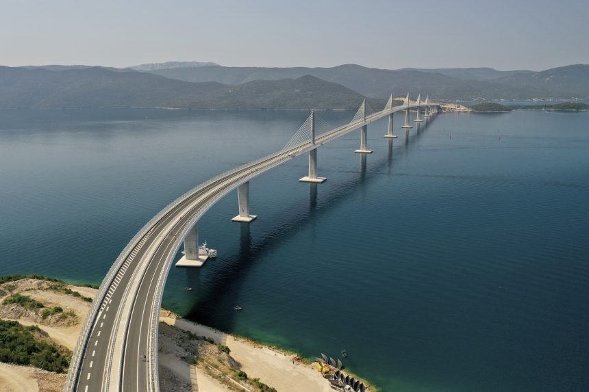 Megnyitották a Horvátország számára stratégiai fontosságú Pelješac hidat