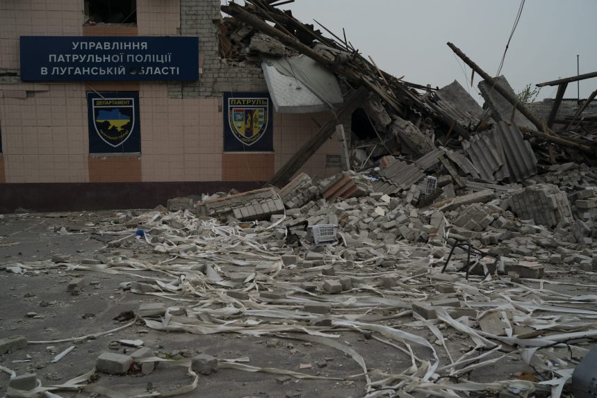 Az ukrán katonai közigazgatás szerint Liszicsanszk feladása szükségszerű volt