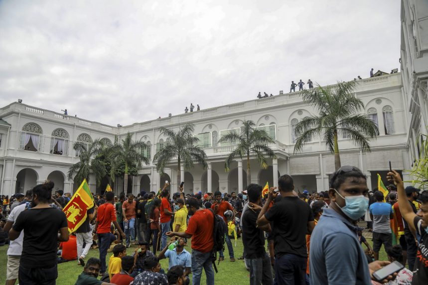 Tüntetők támadták meg a Srí Lanka-i elnök fővárosi rezidenciáját