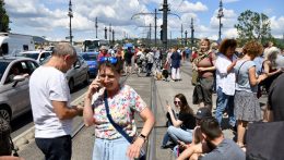Tüntetéseket váltott ki Budapesten az új kata-törvény