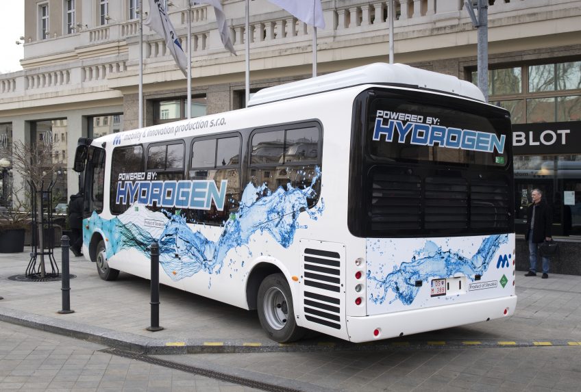 Hidrogénhajtású autóbuszok fognak közlekedni a Nagyszombati kerületben