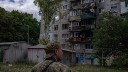 Interjú Elek Krisztián dokumentarista fotográfussal az ukrán hatóságok által kiürítés alatt álló Kramatorszkból