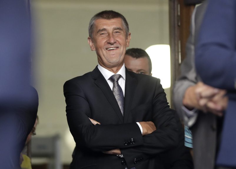 Az ellenzék bizalmatlansági indítványa miatt ülésezik a cseh parlament